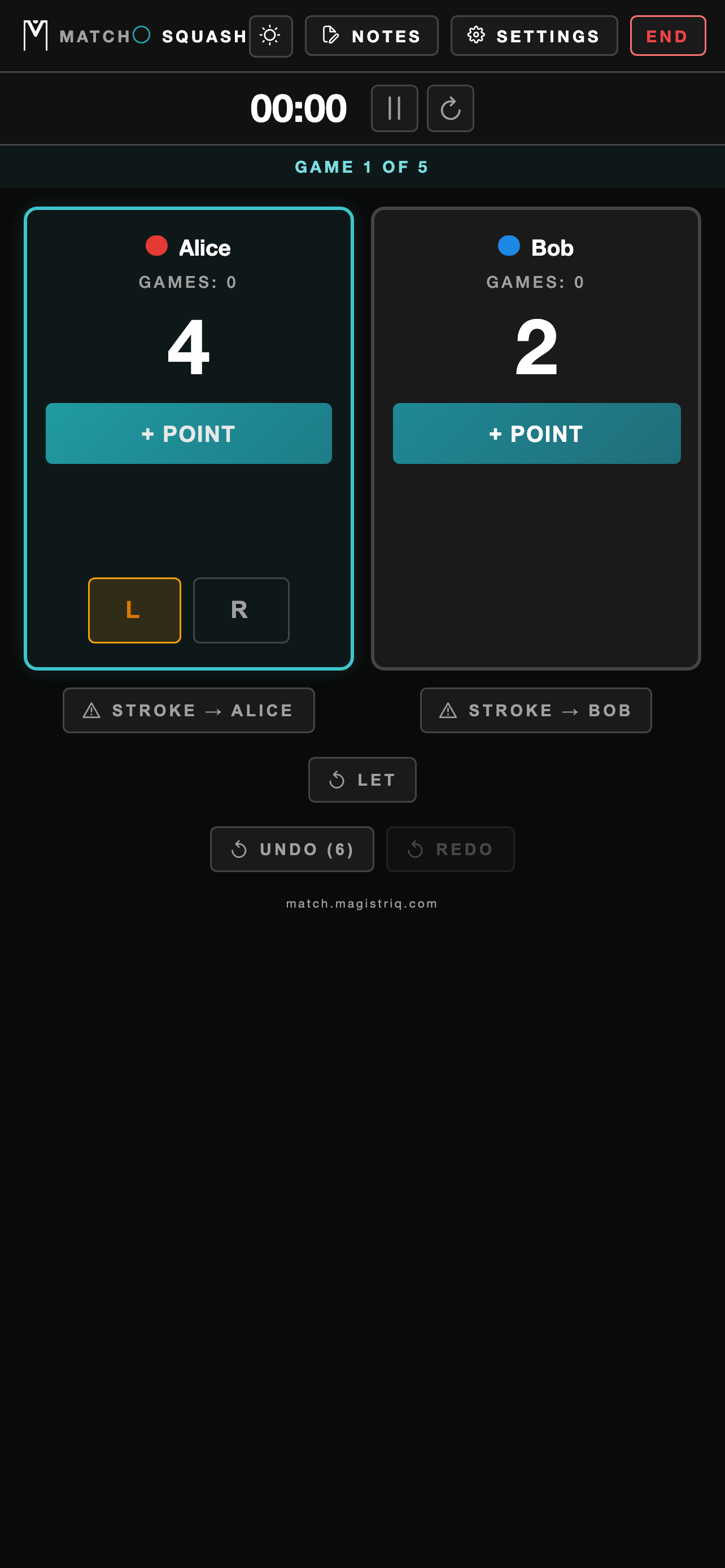Live scoring screen — dark mode